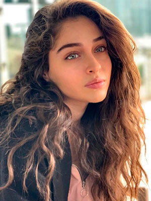 Джемре Байсел
Cemre Baysel